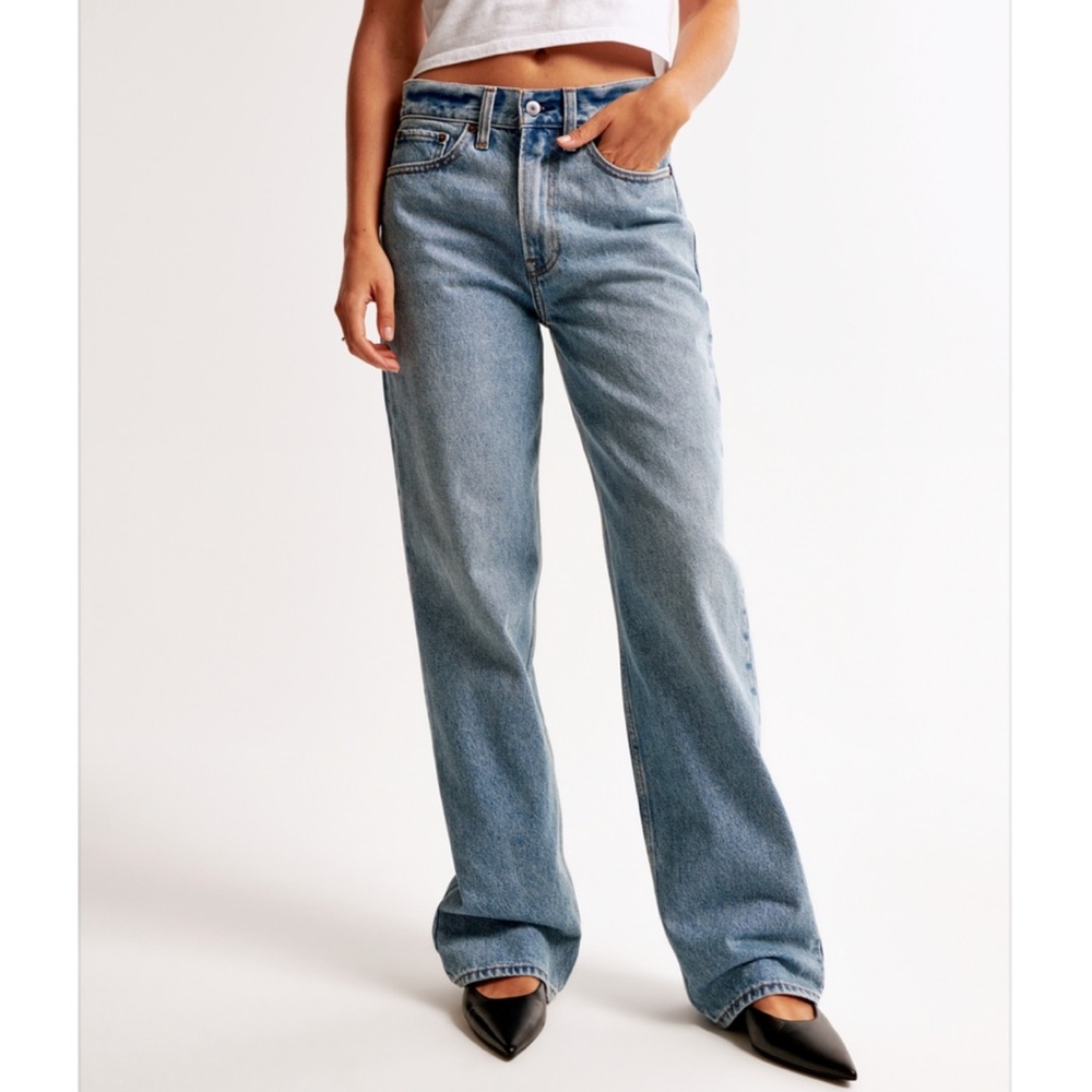 Abercrombie & Fitch Mid Rise Slouchy Jean Size 28L